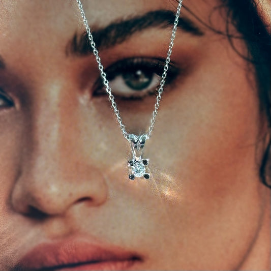 Златен гердан за жена с диамант 0.11 карата с тънка златна верижка