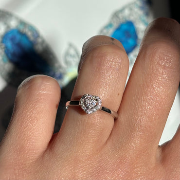 Годежен пръстен сърце от диаманти, изработен от бяло злато