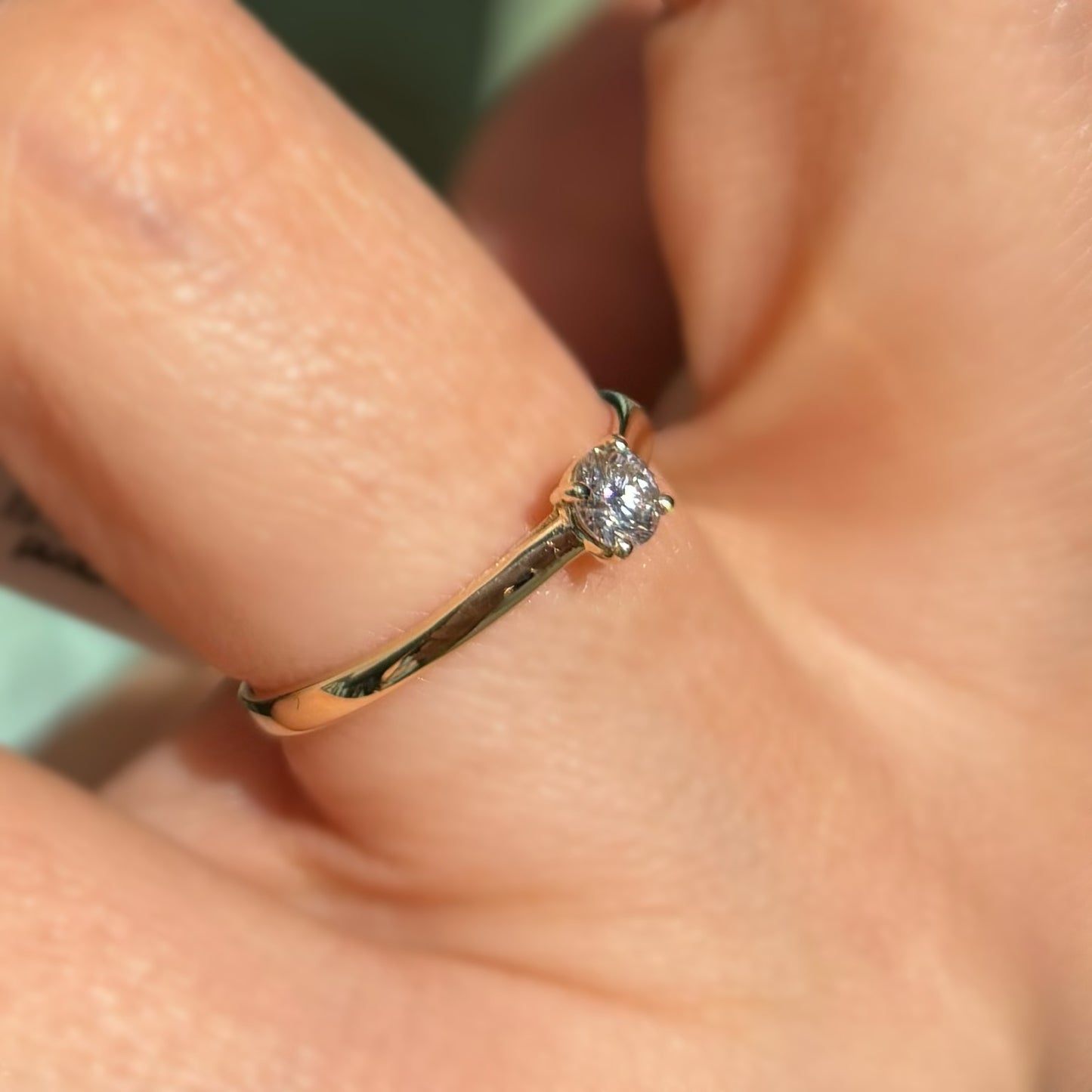 Годежен пръстен жълто злато с диамант 0.19 карата от серия Classic