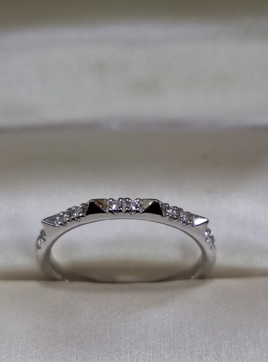 Дамски златен пръстен с диаманти 0.07 карата