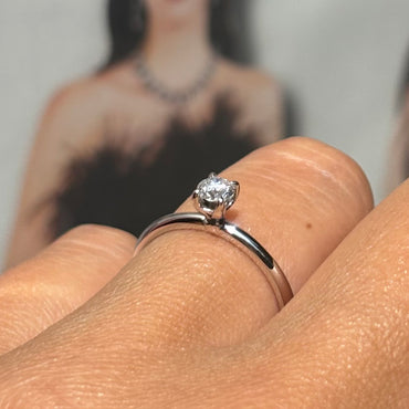 Класически пръстен от бяло злато с диамант 0.24 карата