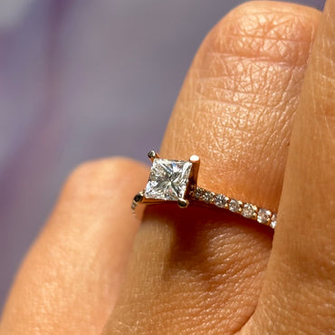 Пръстен с диаманти GIA сертификат 0.65 карата