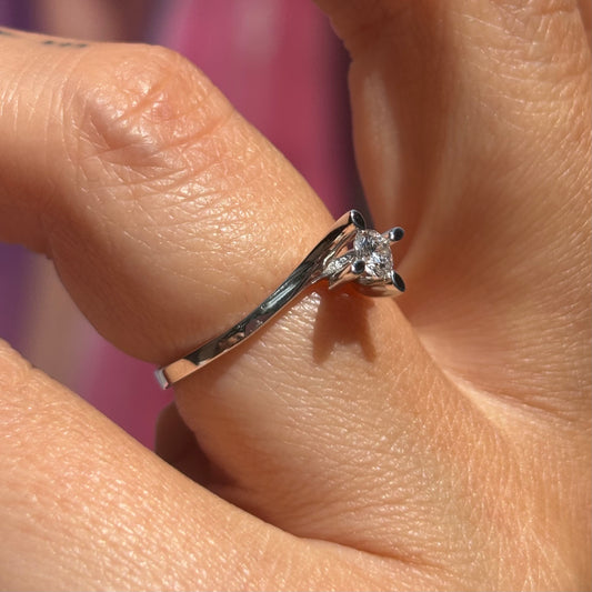 Пръстен от бяло злато с диамант 0.20 карата