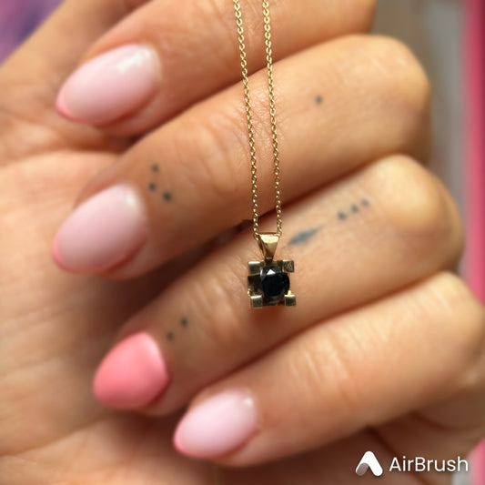 Висулка от розово злато с черен диамант 0.41 карата