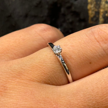 Пръстен от бяло злато с диамант 0.12 карата