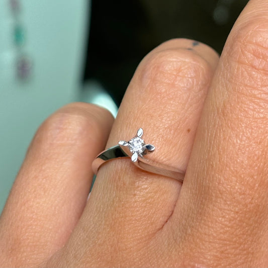 Годежен пръстен от бяло злато с диамант 0.12 карата