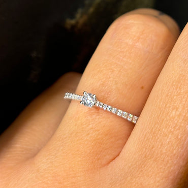 Пръстен от бяло злато с диаманти 0.19 карата