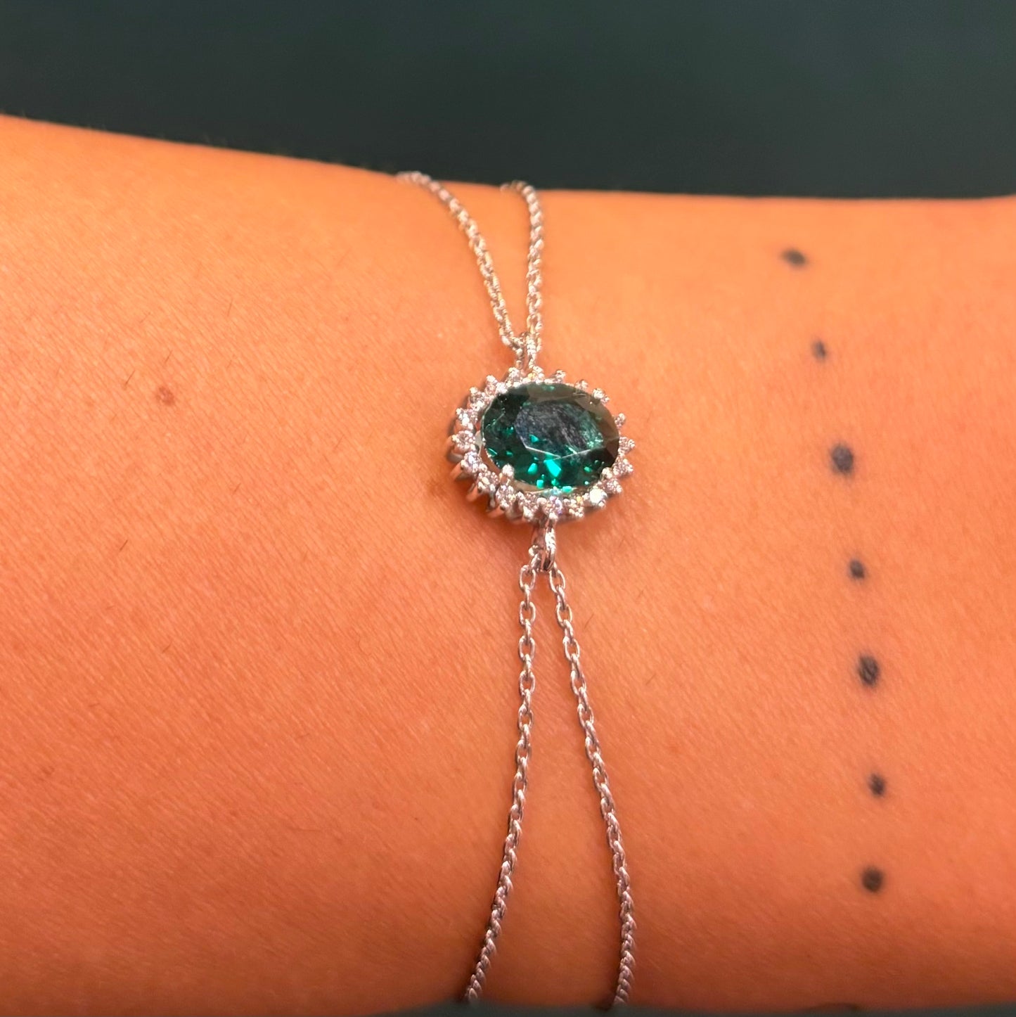 Дамска гривна със смарагд и диаманти 1.10 карата