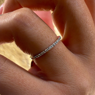 Дамски пръстен тип халка от бяло злато с диаманти 0.21 карата