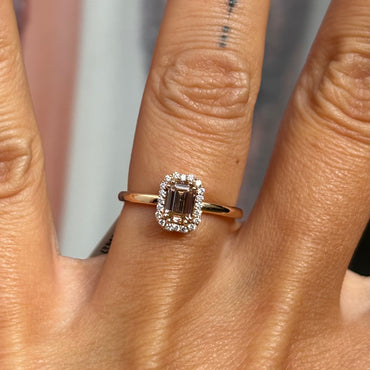 Диамантен пръстен от розово злато със сапфир 1.10 карата