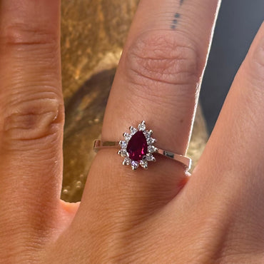 Пръстен с рубин и диаманти 0.77 карата