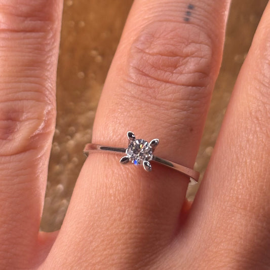 Дамски пръстен бяло злато с диамант 0.20 карата