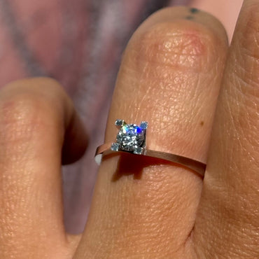 Годежен пръстен от бяло злато с диамант 0.31 карата