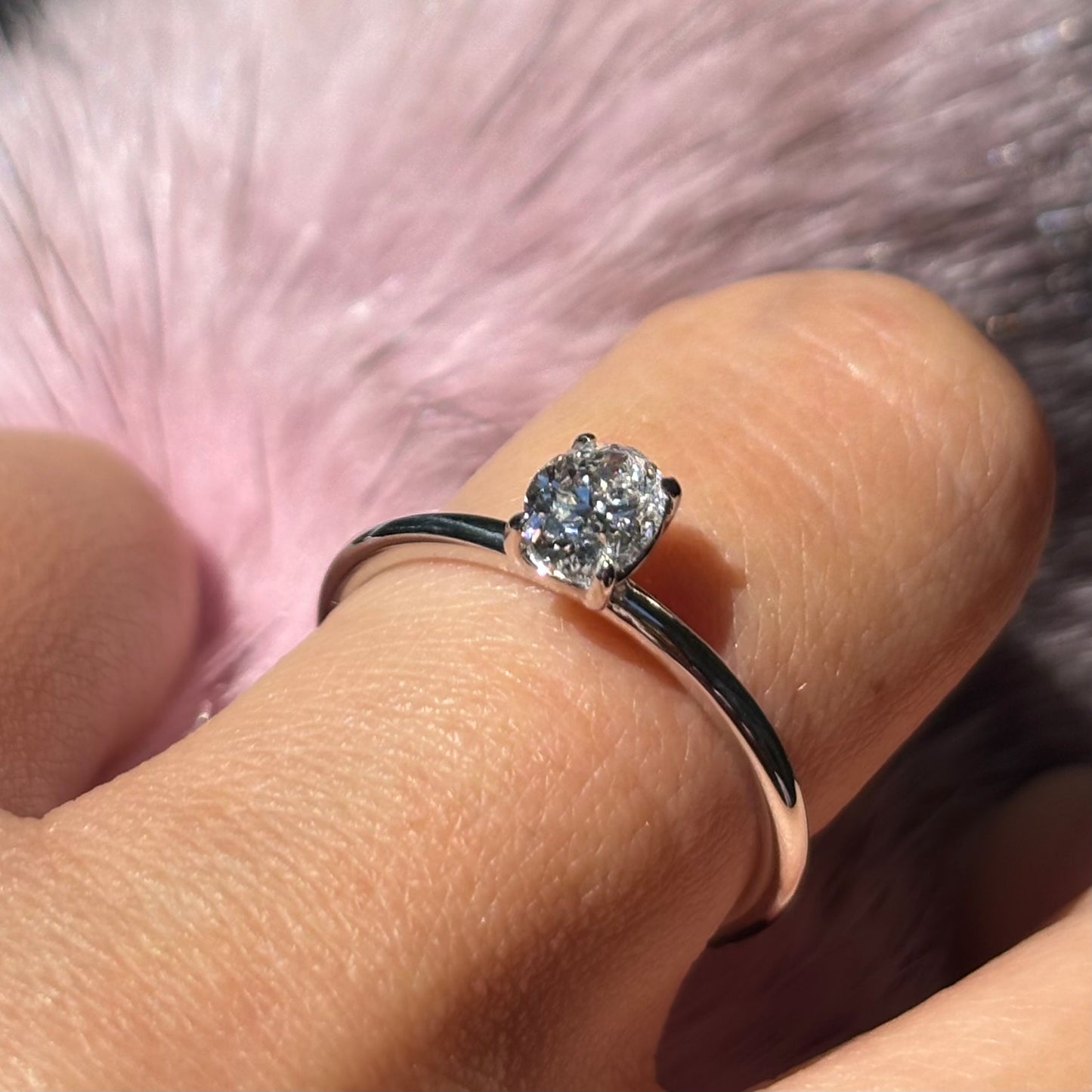 Пръстен бяло злато с диамант овал 0.60 карата GIA