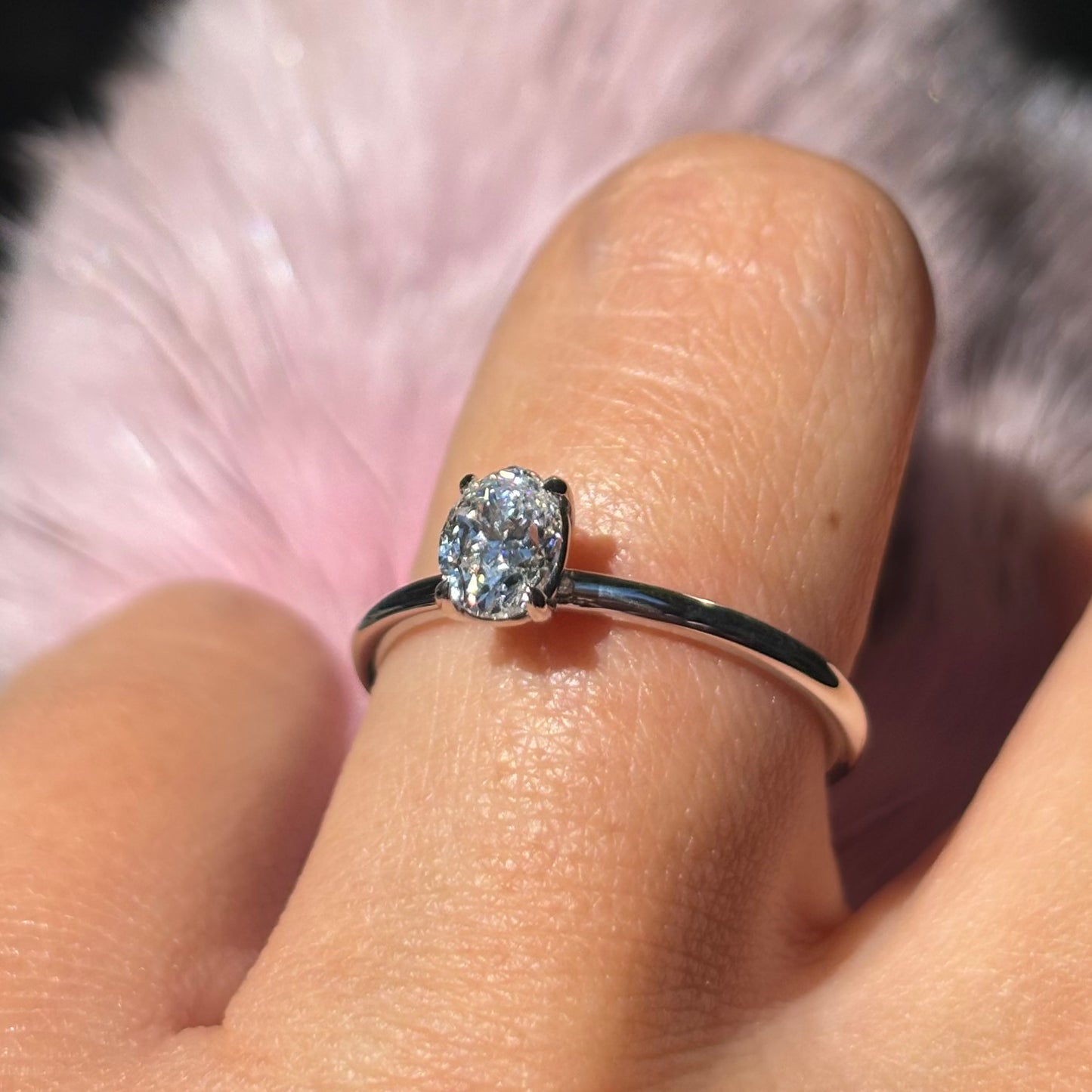 Пръстен бяло злато с диамант овал 0.60 карата GIA
