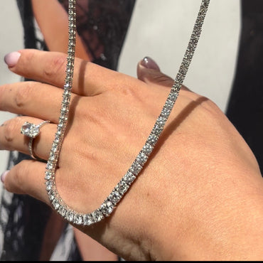 Диамантено колие от бяло злато 18 карата с диаманти 13.86 карата, част от нашия каталог дамски златни колиета и гердани