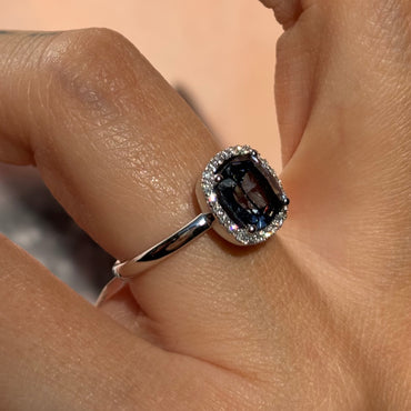 Пръстен бяло злато с цветен скъпоценен камък и диаманти 4.97 карата