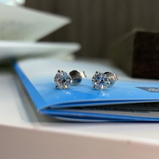 Обеци бяло злато с диаманти с инвестиционна стойност и сертификати HRD