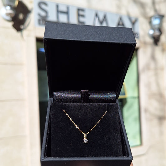 Висулка от жълто злато с диамант 0.10 карата