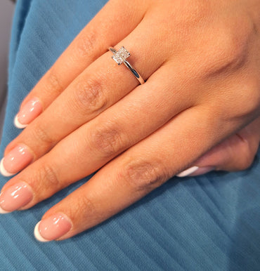 Годежен пръстен от бяло злато с диамант radiant cut 0.50 карата GIA