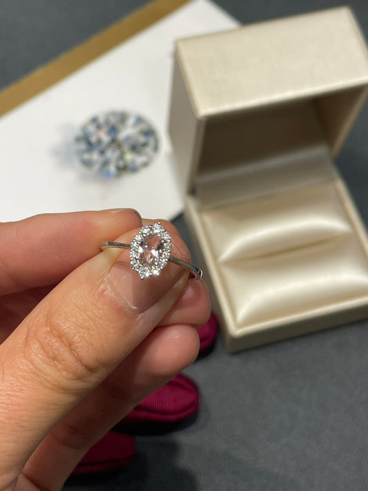 Дамски пръстен от бяло злато с диаманти и морганит 0.58 карата