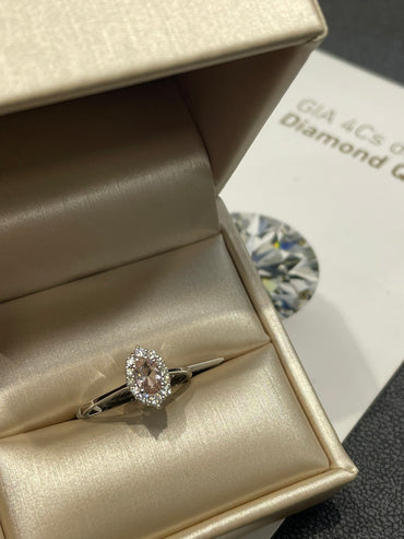 Дамски пръстен от бяло злато с диаманти и морганит 0.58 карата