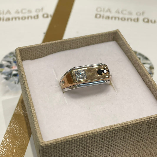 Златен мъжки пръстен с черни и бели диаманти 0.37 карата