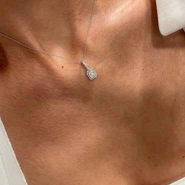 Диамантена висулка от бяло злато 0.24 карата