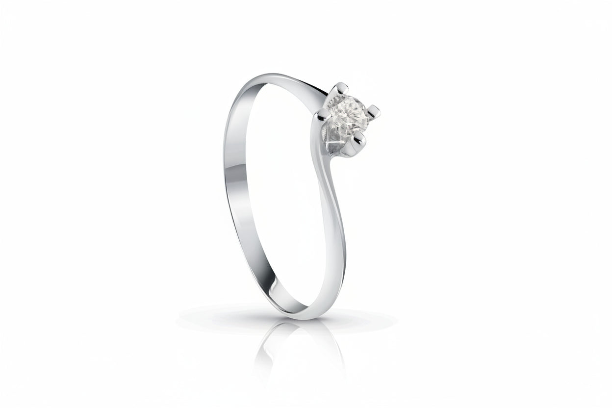 Годежен пръстен с естествен диамант и елегантна форма