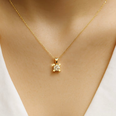 Колие с висулка от жълто злато с диамант 0.20 карата