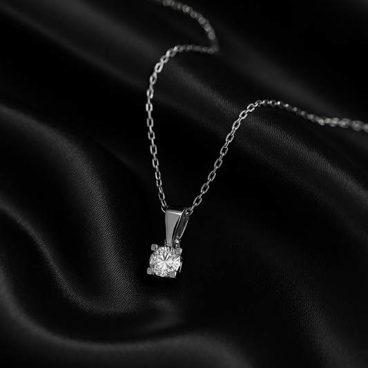White gold pendant with a 0.10 carat diamond chain