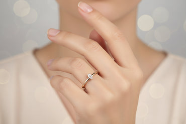 Годежен пръстен от розово злато с диамант Marquise