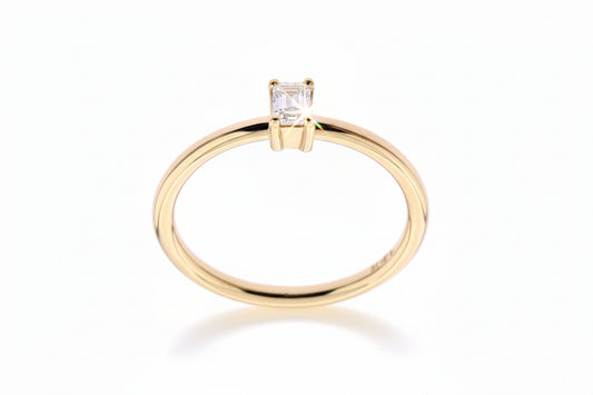 Годежен пръстен от розово злато с диамант Emerald cut