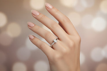 Годежен пръстен бяло злато с диамант Emerald cut