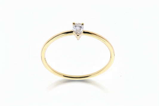 Годежен пръстен от жълто злато с диамант капка