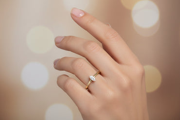 Годежен пръстен от жълто злато с диамант Marquise