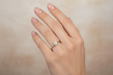 Годежен пръстен от розово злато с диамант princess cut