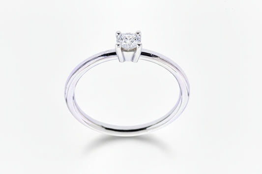 Годежен пръстен от бяло злато с диамант