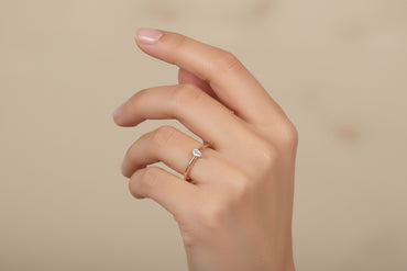 Годежен пръстен розово злато с диамант капка