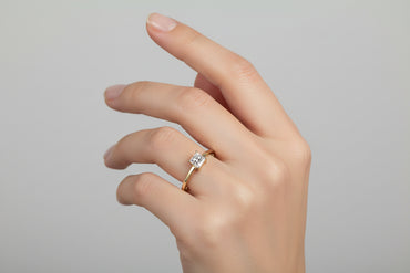 Дамски пръстен от жълто злато с диамант princess cut