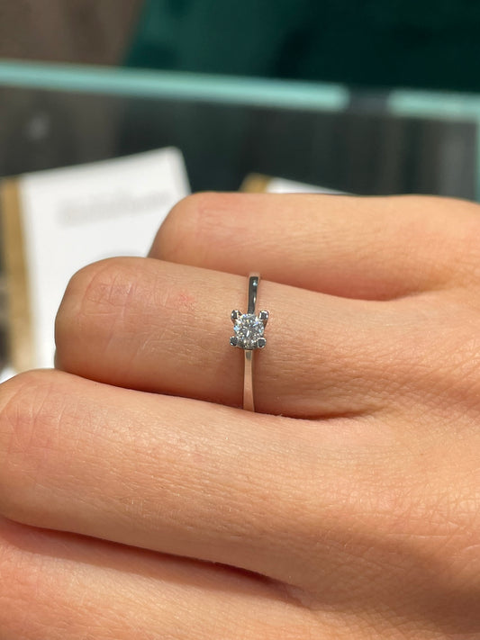 White gold engagement ring with 0.15 carat diamond