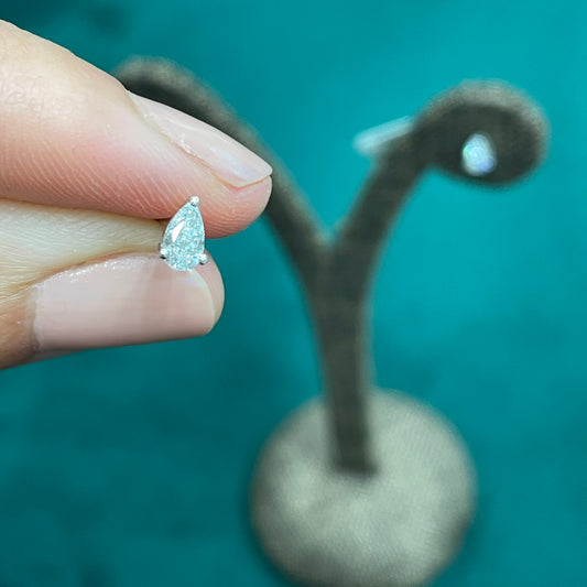 White gold earrings with drop-shaped diamonds 0.41 carats