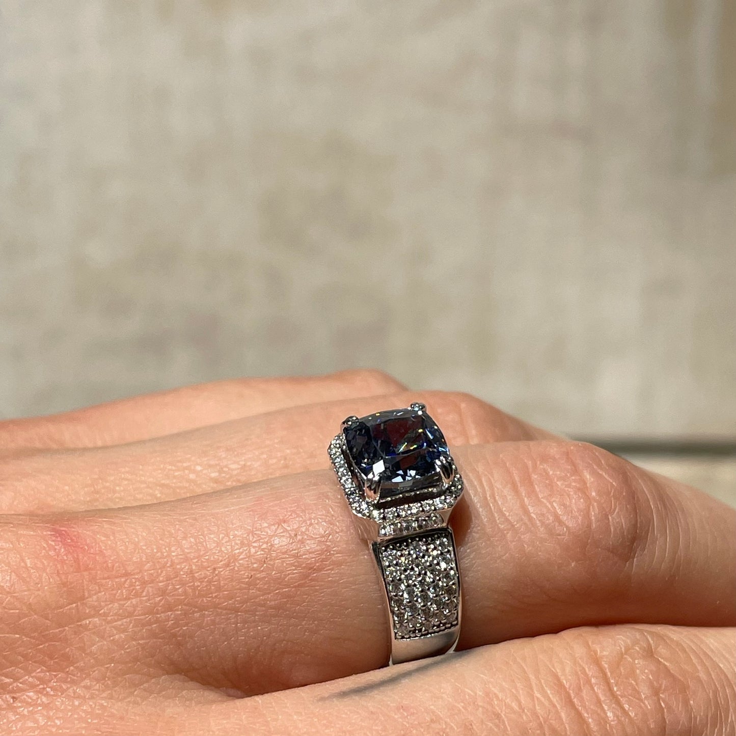 White gold diamond ring with sapphire 5.29 carats Limited edition Bahrain Diamond Exhibition