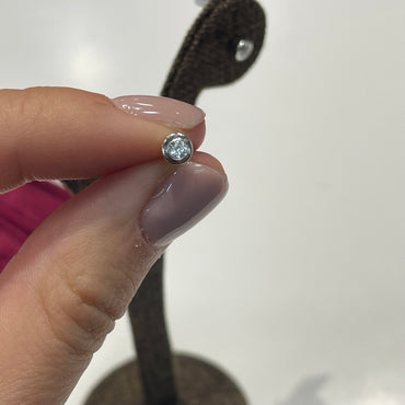 Обеци от бяло злато с диаманти в обков 0.12 карата Black Friday -25%