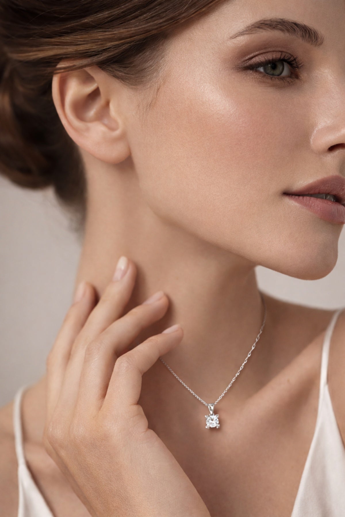 White gold pendant with a 0.40 carat diamond