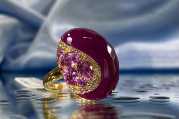 Тенденции в бижутата с диаманти и цветни скъпоценни камъни през лято 2024 