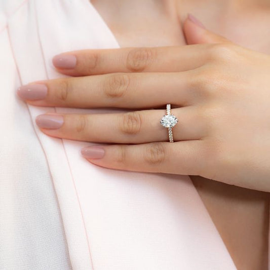 На коя ръка се носи годежен пръстен