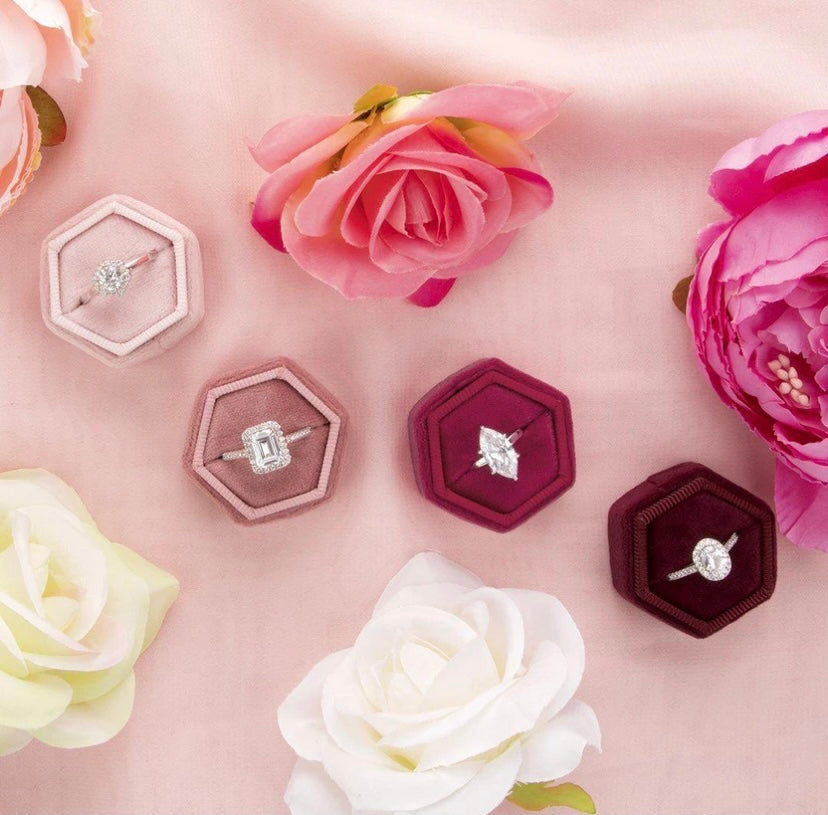 Класически годежен пръстен от бяло злато с диамант 0.40 ct