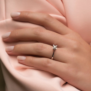 Класически годежен пръстен с диамант 0.14 ct