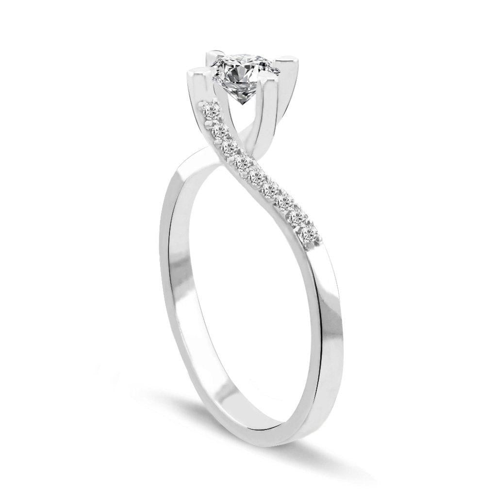 Дамски пръстен бяло злато с диаманти, подходящ за годежен пръстен или пръстен за подарък.